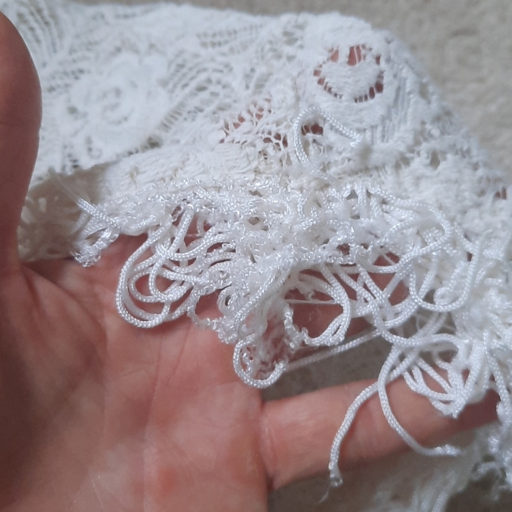 Fringed lace top - Picture 5 of 5